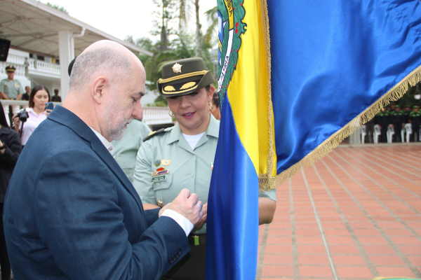 Gobernación de Antioquia condecoró con la medalla Pedro Justo Berrío a la Escuela Carlos Eugenio Restrepo por 40 años de servicio formando personal policial